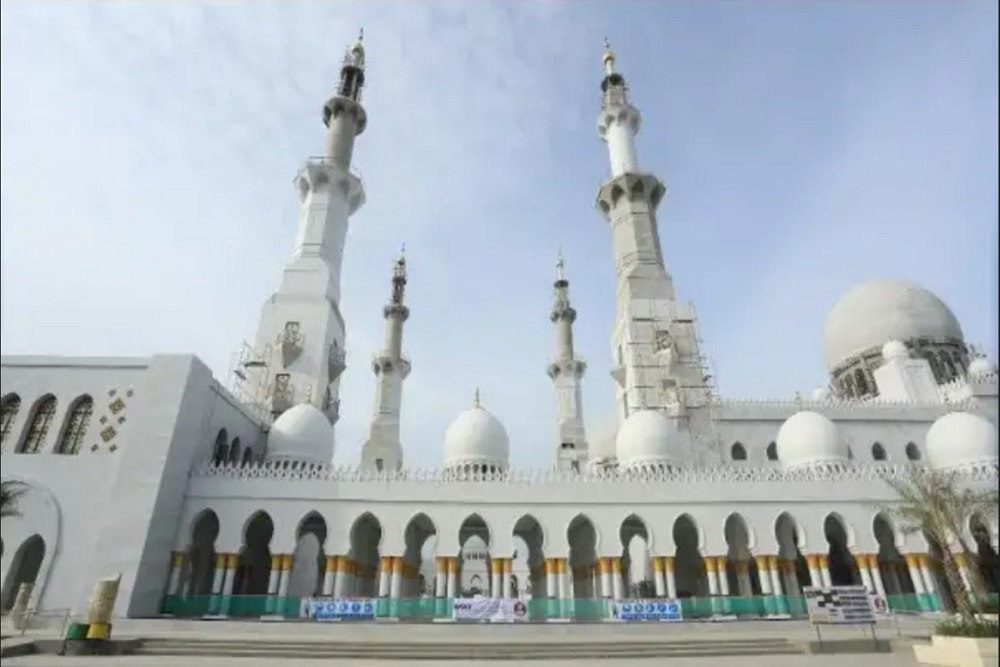 Dilarang Foto Prewedding di Masjid Raya Sheikh Zayed Solo