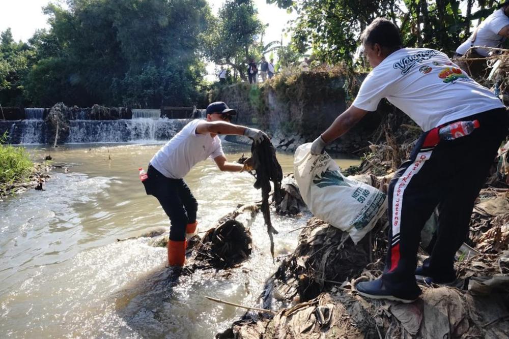 Bersihkan Rawa Pening, PLN Libatkan Ratusan Sukarelawan