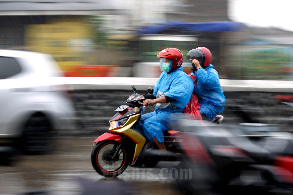 Belanja Sepeda Motor Orang Indonesia Naik Hampir 50%