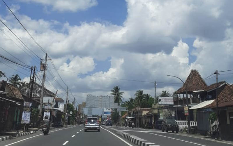 DIY dan Sebagian Besar Wilayah Indonesia Berawan Hari Ini