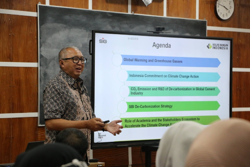 Dirut Solusi Bangun Indonesia Berbagi Gambaran Industri Semen Masa Depan kepada Akademisi dan Alumni UGM