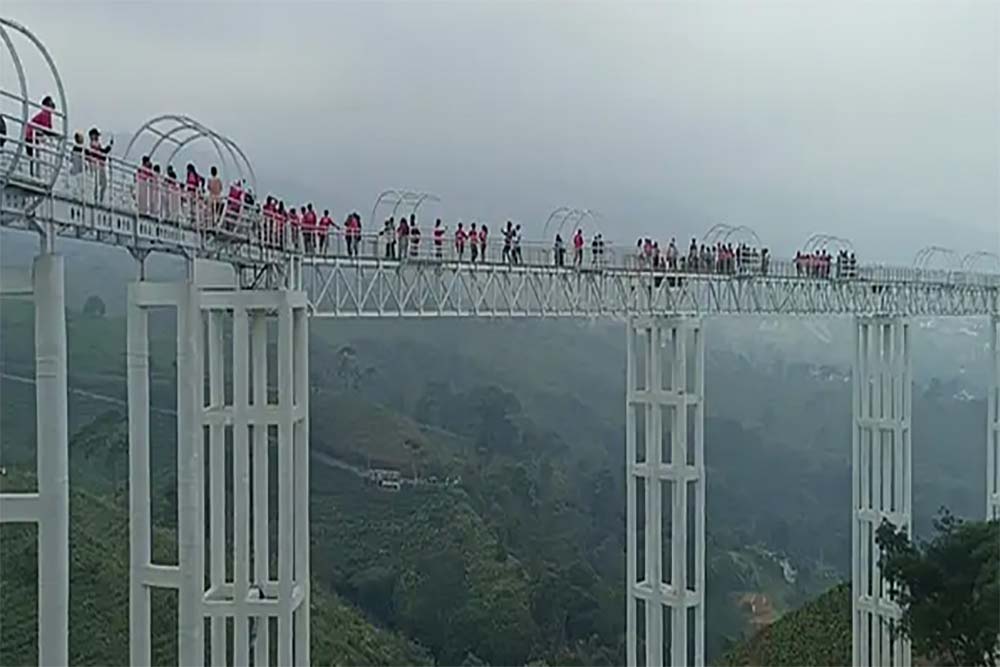 Jembatan Kaca Terpanjang di Jateng Dibuka Juli Mendatang