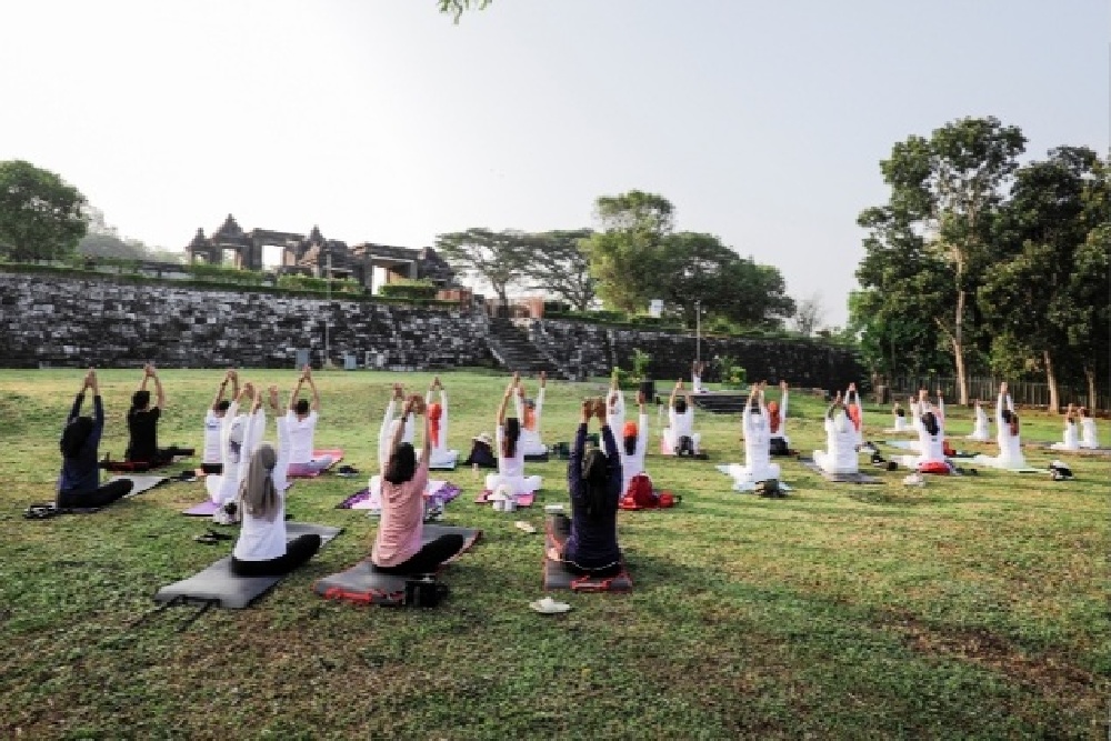 Apa Manfaat Yoga di Destinasi Wisata Heritage? Berikut Penjelasannya