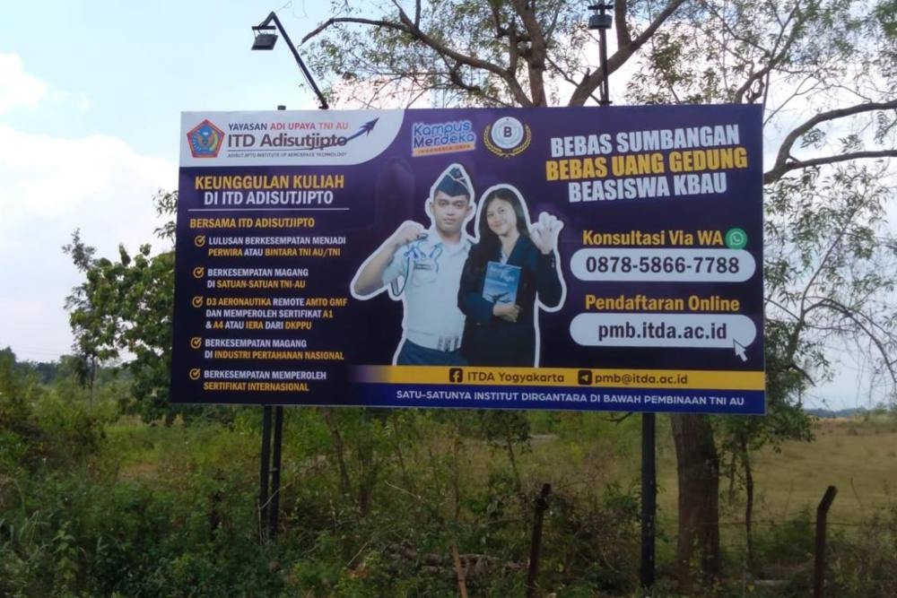 Jaring Calon Mahasiswa Baru, ITD Adisutjipto Pasang Baliho di Gunungkidul