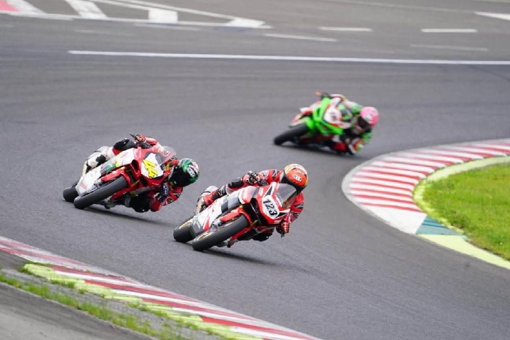 Diwarnai Hujan, 2 Pebalap Muda AHRT Kuasai Podium ARRC 2023