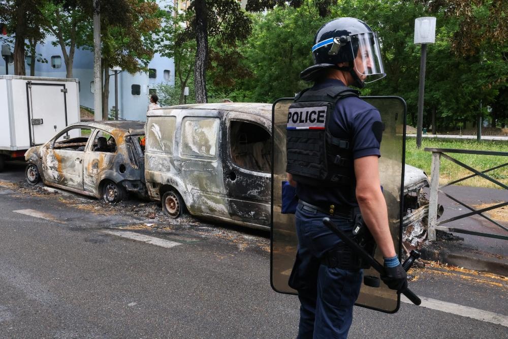 Kerusuhan Prancis: 1.300 Orang Ditangkap, 700 Toko Dijarah
