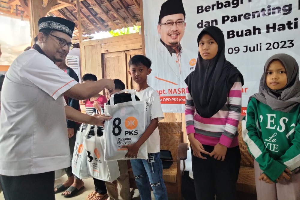 Memasuki Tahun Ajaran Baru, PKS Bagikan Perlengkapan Sekolah Untuk ...