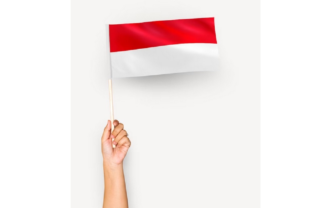 Jelang Hari Kemerdekaan, Badan Kesbangpol Kulonprogo Bagikan Bendera Merah Putih