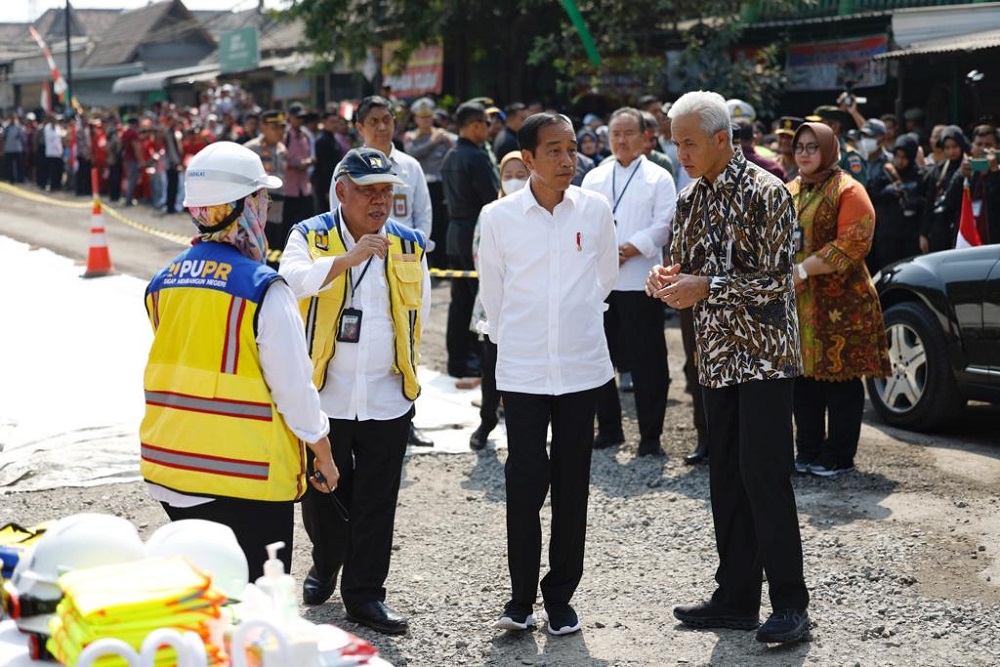 Jokowi dan Ganjar Tinjau Jalan Solo-Gemolong-Purwodadi