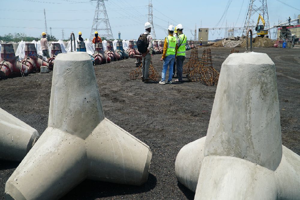 PLN Berhasil Kelola FABA Hingga 1,45 Juta Ton Jadi Material Batako hingga Tanggul Laut