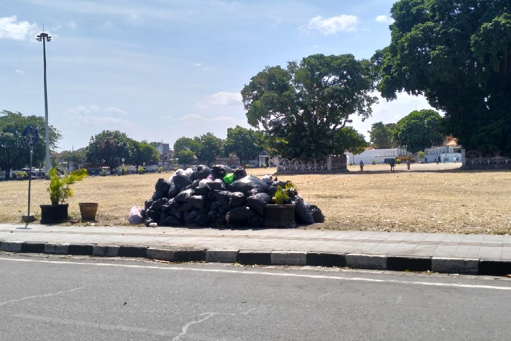 TPA Piyungan Ditutup: Sampah Menggunung di Alun-alun Selatan Jogja