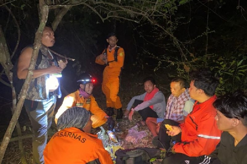 Tim SAR Evakuasi 4 Orang Tersesat di Alas Purwo