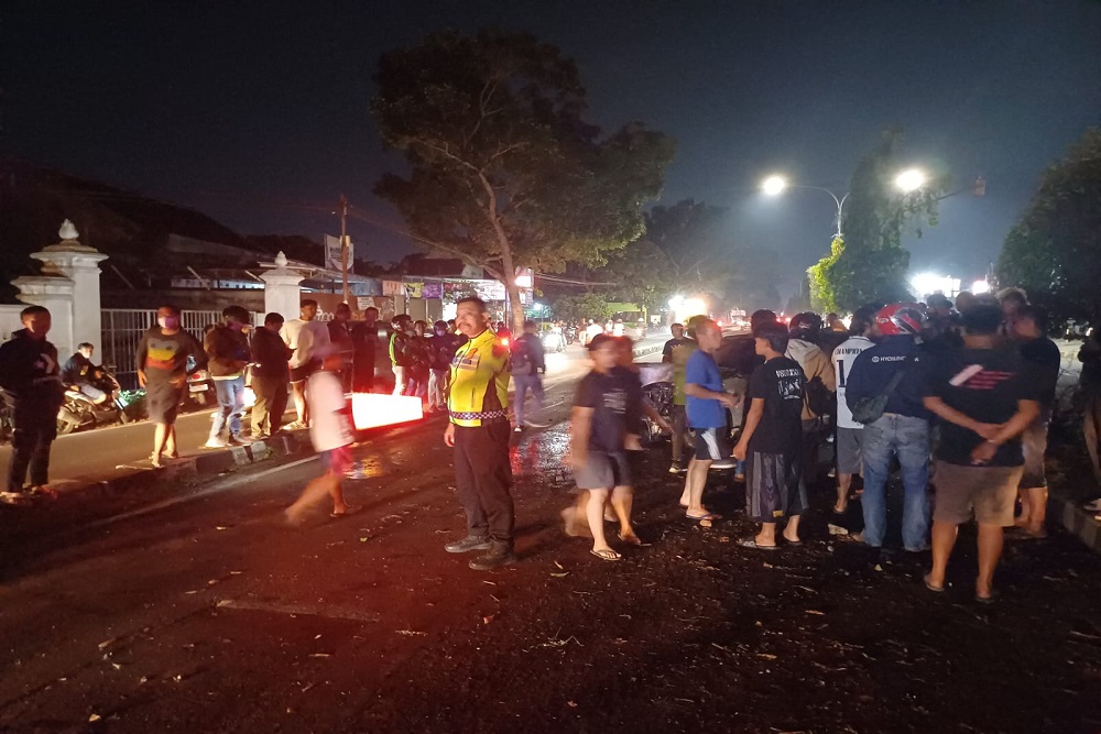 Diduga Kebut-kebutan, Mercedez-Benz E300 juga Tabrak Pak Ogah hingga Meninggal Dunia di Ringroad Mlangi Sleman