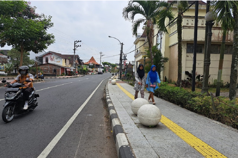 MUBENG TIDAR: Jalur Pedestrian di Kota Magelang Kini Cantik dan Tidak Licin