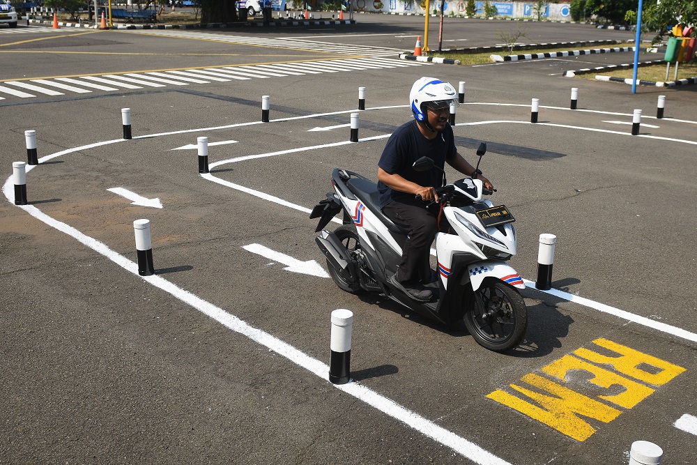 Uji coba kurikulum baru ujian praktik SIM di Satpas Polda Metro Jaya, Jalan Daan Mogot, Jakarta, Jumat (4/8/2023). - Antara/Aditya Pradana Putra