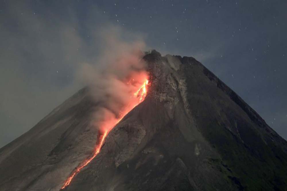 Merapi Luncurkan 194 Guguran Lava dalam Sepekan, Mengarah ke 2 Titik ini