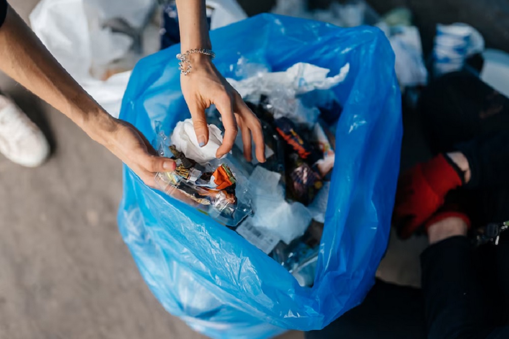 Sampah Tercecer di Jalan, Warga Sleman Dipersilakan Melapor Dinas Lingkungan Hidup
