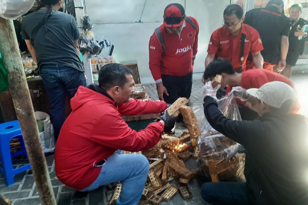 Banteng Jogja Reresik, Serentak Bersihkan Sampah di 25 Pasar Tradisional Kota Jogja