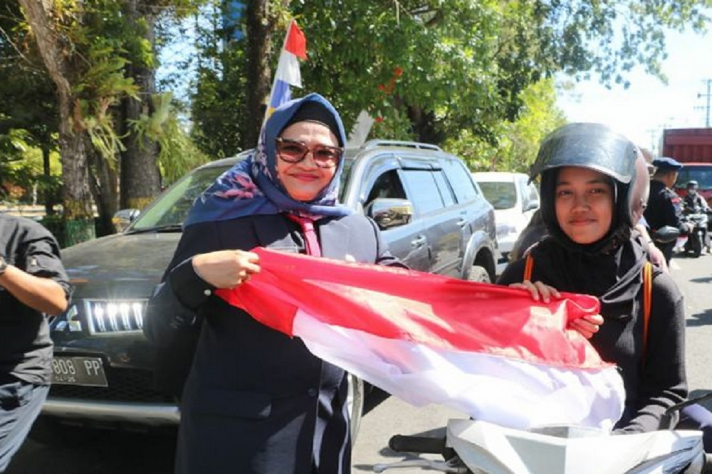 Menjelang Perayaan Kemerdekaan, Pemkab Kulonprogo Membagikan Bendera Merah Putih