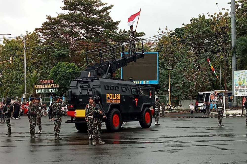 Brimob DIY Upacara Detik-detik Proklamasi di Simpang Empat Gondowulung