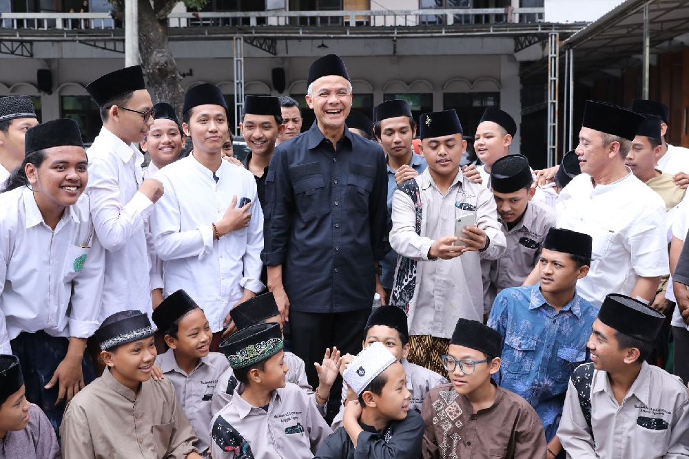 Kunjungi Ponpes Al Munawwir Krapyak, Ganjar Ajak Nahdliyin Jaga Keutuhan NKRI Jelang Kontestasi Politik