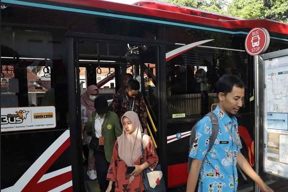 Tekan Polusi dengan Transportasi Publik