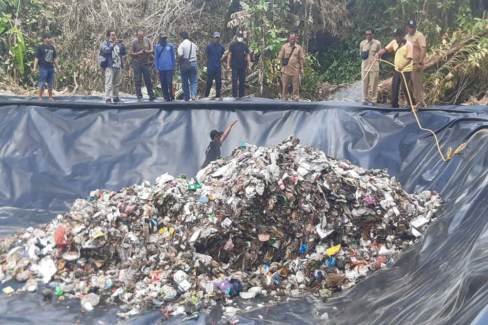 Butuh 2,5 Bulan Bersihkan Sampah di TPSS Tamanmartani