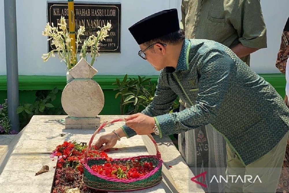 Cak Imin Ziarah ke Makam Pendiri NU di Jombang