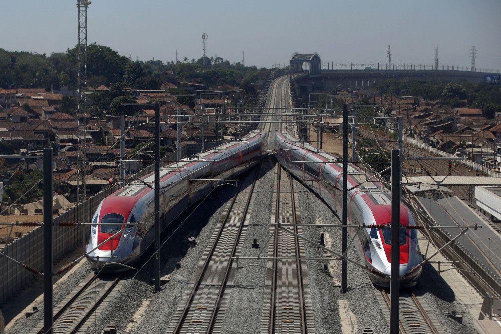 Utang Kereta Cepat Jakarta-Bandung Dijamin APBN, Begini Kata Ekonom