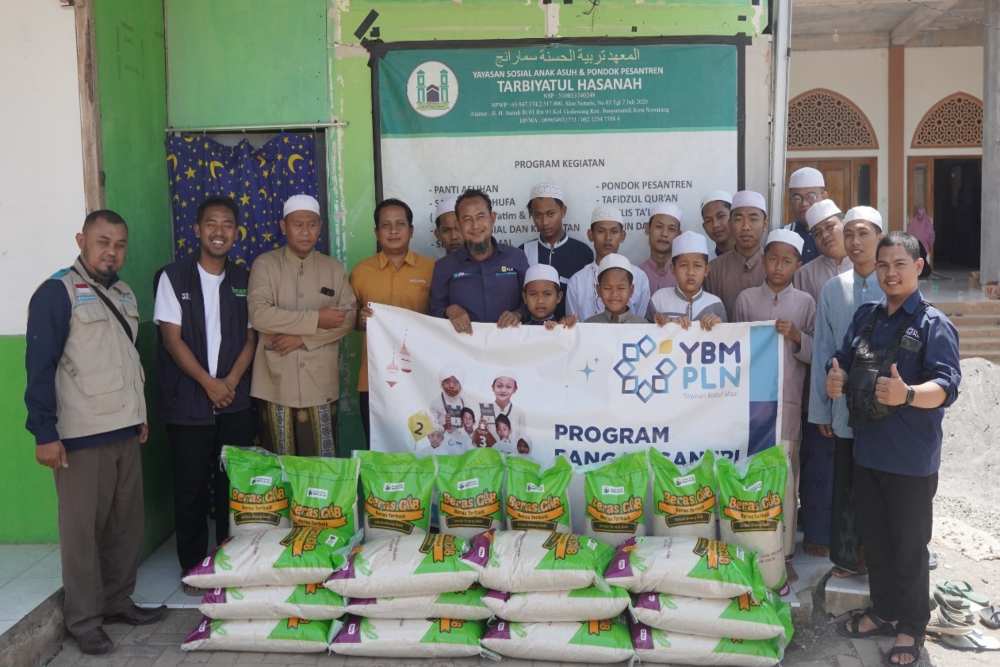 Yayasan Baitul Maal PLN Bagikan 1,5 Ton Beras untuk Santri Penghafal Al-Qur'an