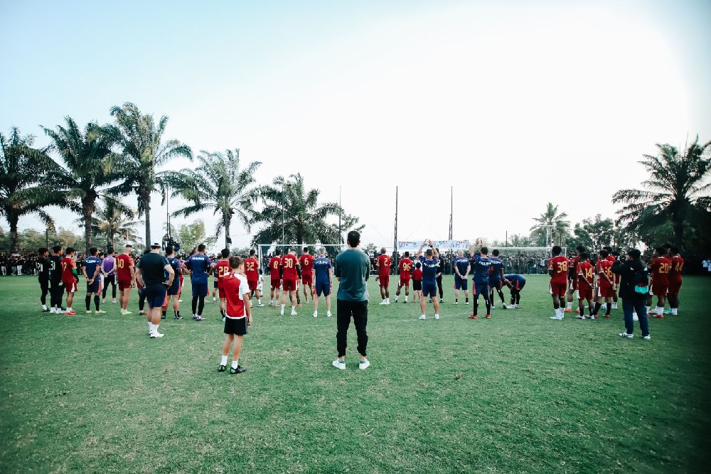 Beri Suntikan Dukungan, Ratusan Suporter Serbu Tempat Latihan PSS Jelang Laga Tandang Lawan Arema