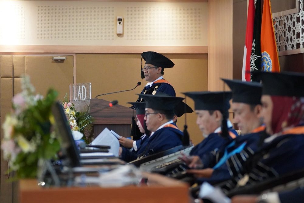 Rektor UAD Dikukuhkan Guru Besar, Usulkan Adanya Laboratorium Virtual