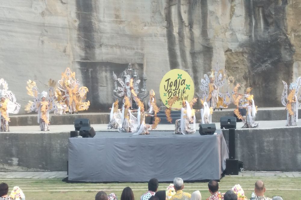Gelaran Jogja Batik Carnival 2023 di Tebing Breksi Semakin Memukau