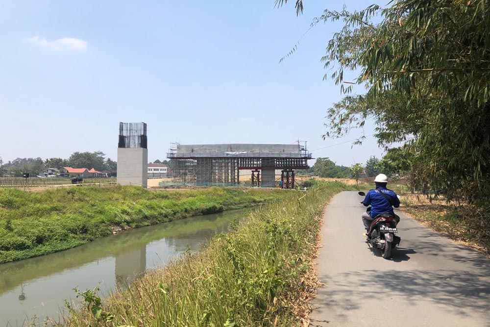 Pengerukan Tiang Pancang Tol Jogja Bawen Diduga Jadi Penyebab Jebolnya Tanggul Selokan Mataram