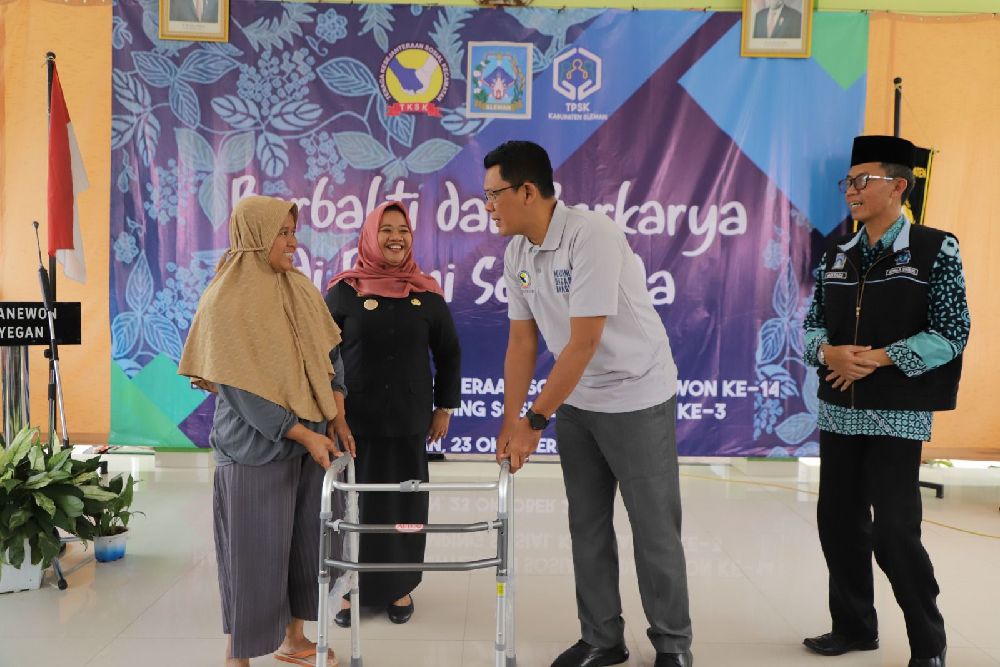 Pemkab Sleman Serahkan Bantuan Senilai Rp526 Juta untuk Kalangan Disabilitas dan Lansia