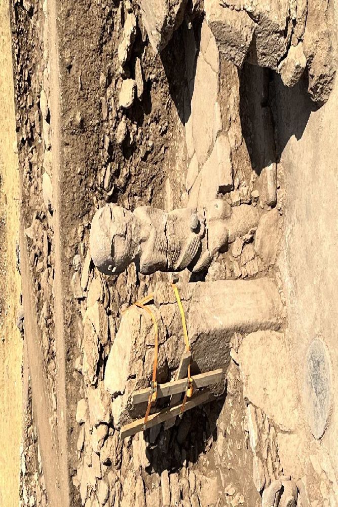 Arkeolog Temukan Patung Manusia Terbesar dan Patung Hewan Pertama yang Diwarnai di Turki