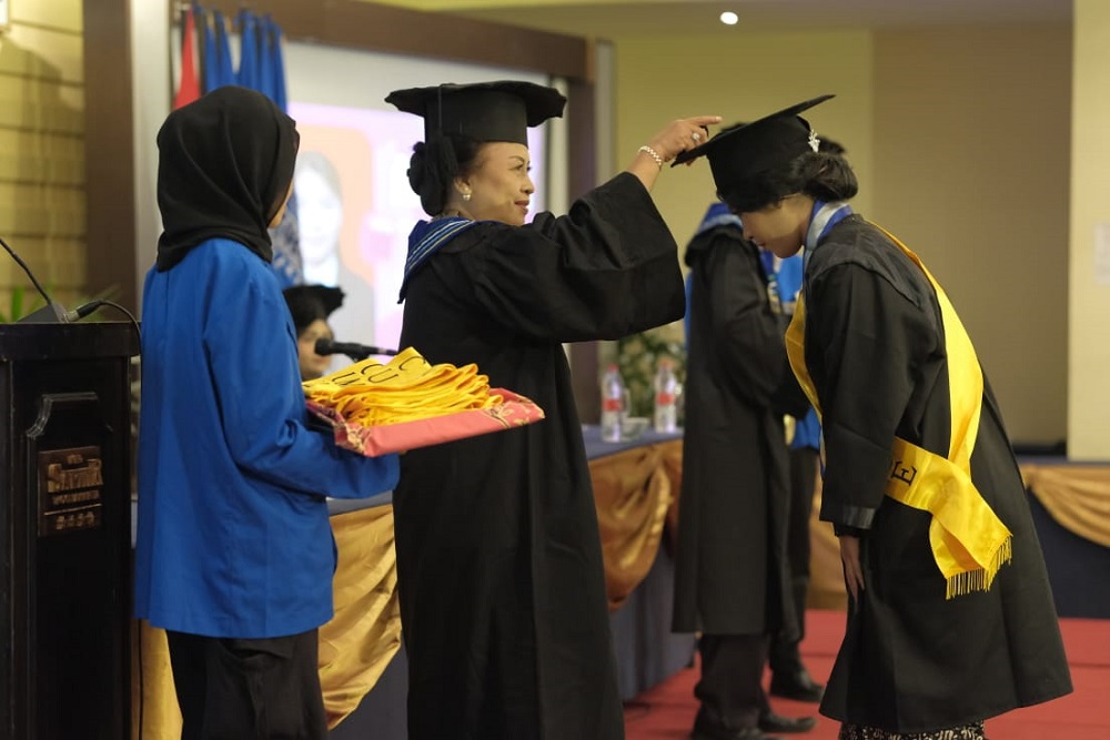 STIKOM Yogyakarta Gelar Wisuda Periode XXVII