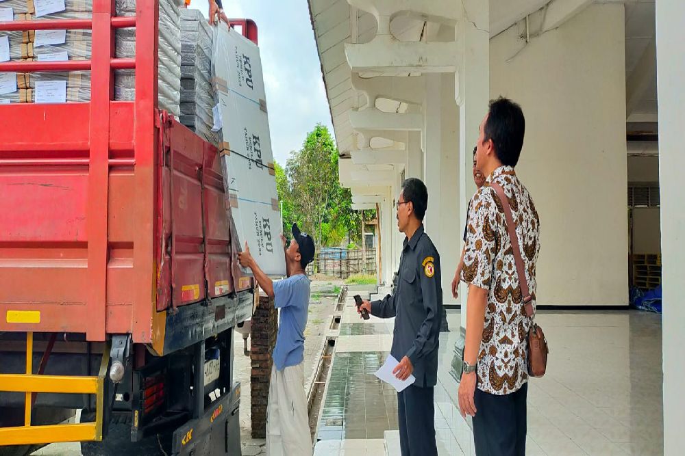 Bawaslu Pantau Proses Droping Bilik Suara, Cek Kualitas dan Kuantitas