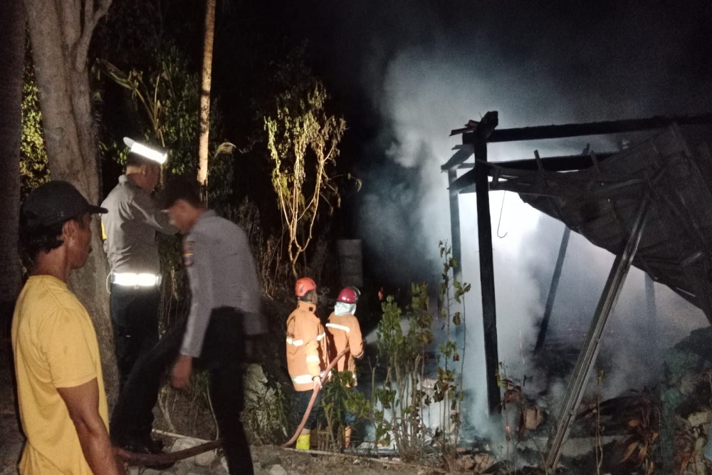 Diduga Akibat Ponsel Meledak, Rumah Warga di Kulonprogo Ludes Terbakar