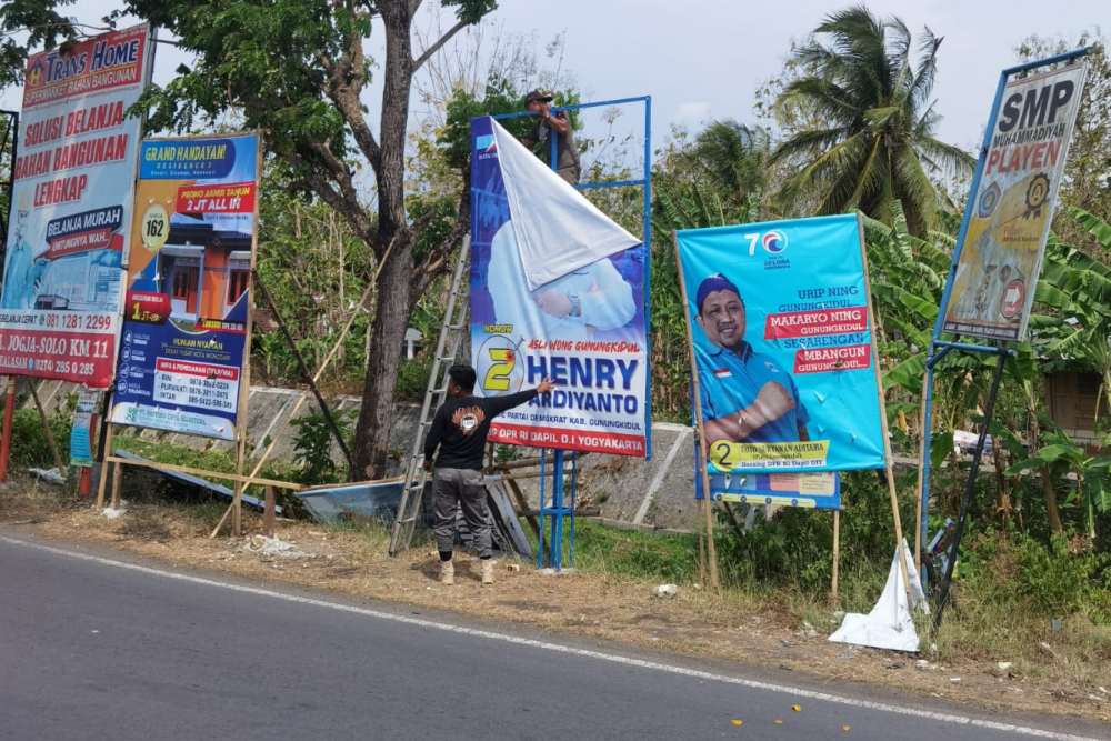 Lebih dari 4.000 Baliho Caleg Terpasang di Gunungkidul, Sepertiganya Melanggar Aturan