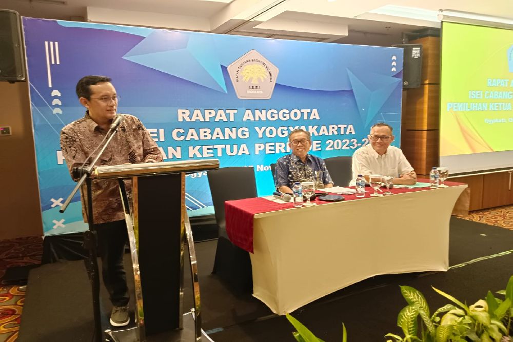 Dekan FEB UGM Didi Achjari Nakodai ISEI Jogja