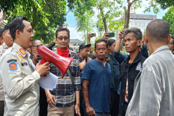 Tak Terima Baliho Ganjar Dicopoti, Massa Pendukung Ganjar Pranowo Geruduk Balai Kota Jogja