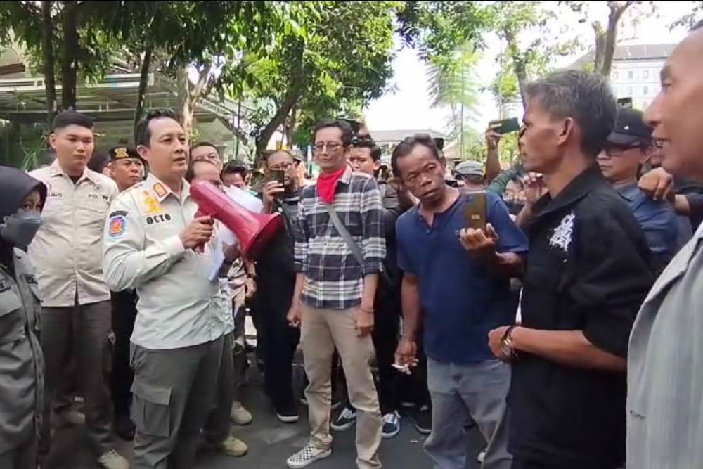 Satpol PP Jogja Copoti Baliho Kampanye Ganjar, Sukarelawan Pendukung: Jangan Memprovokasi!