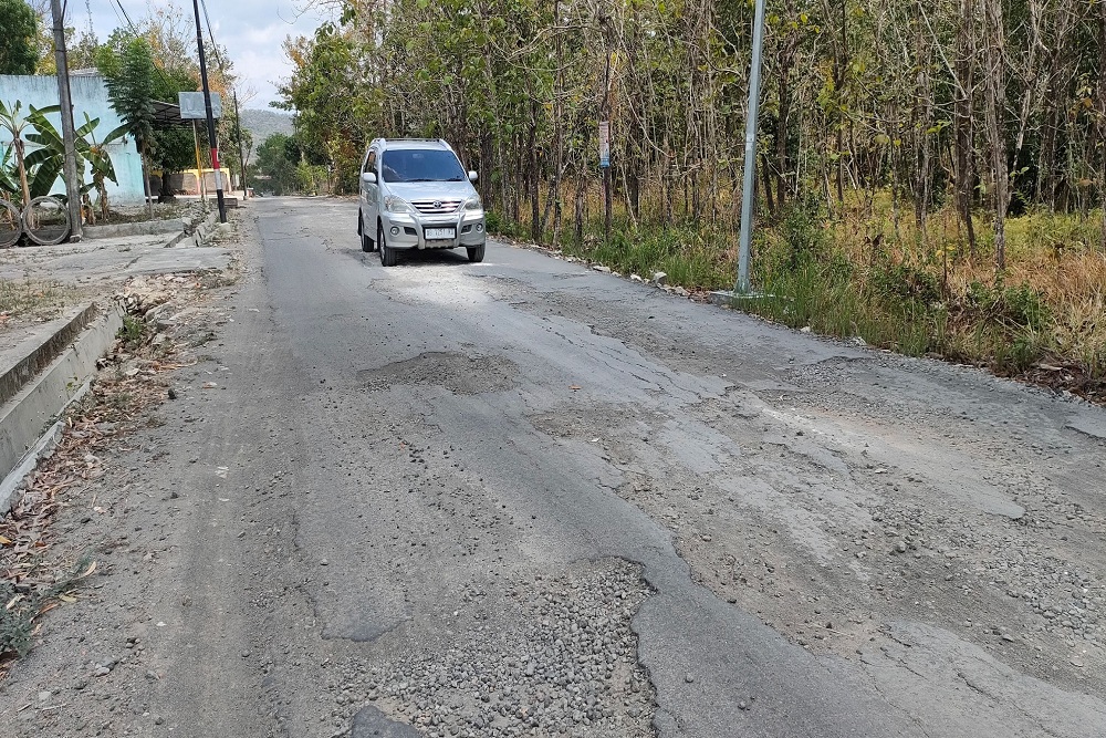 Ruas Jalan Semin-Ngawen Rusak Parah, Warga Berharap Segera Diperbaiki