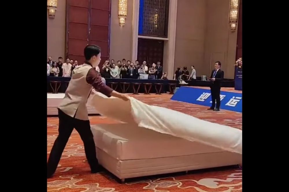 Unik, Ada Kompetisi Merapikan Tempat Tidur di China