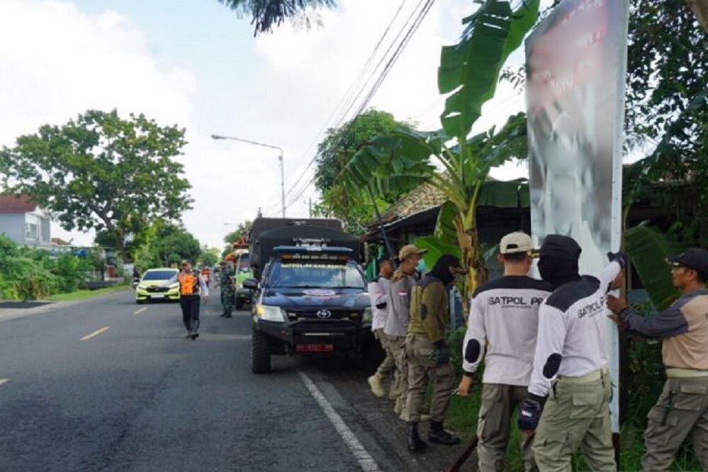 Melanggar Aturan, Ratusan Alat Peraga Kampanye Dicopot Bawaslu