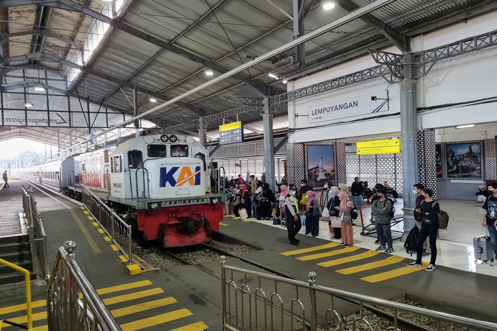Antisipasi Macet di Malam Tahun Baru, 17 Kereta Akan Berhenti Luar Biasa di Stasiun Lempuyangan