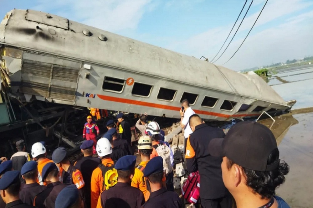 Kronologi Tabrakan Kereta Api Turangga Dan KA Bandung Raya Yang ...