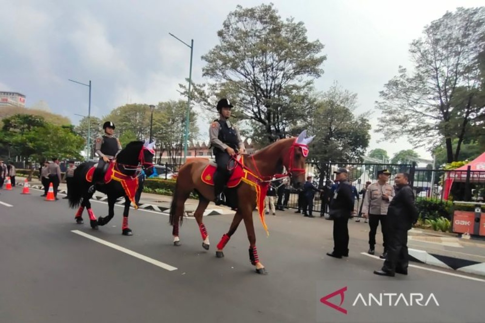 Polisi Berkuda Amankan Debat Capres