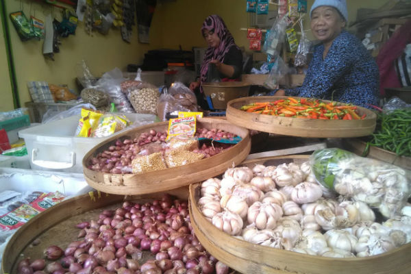 Ilustrasi pedagang bawang merah dan bawang putih di pasar tradisional. - Harian Jogja